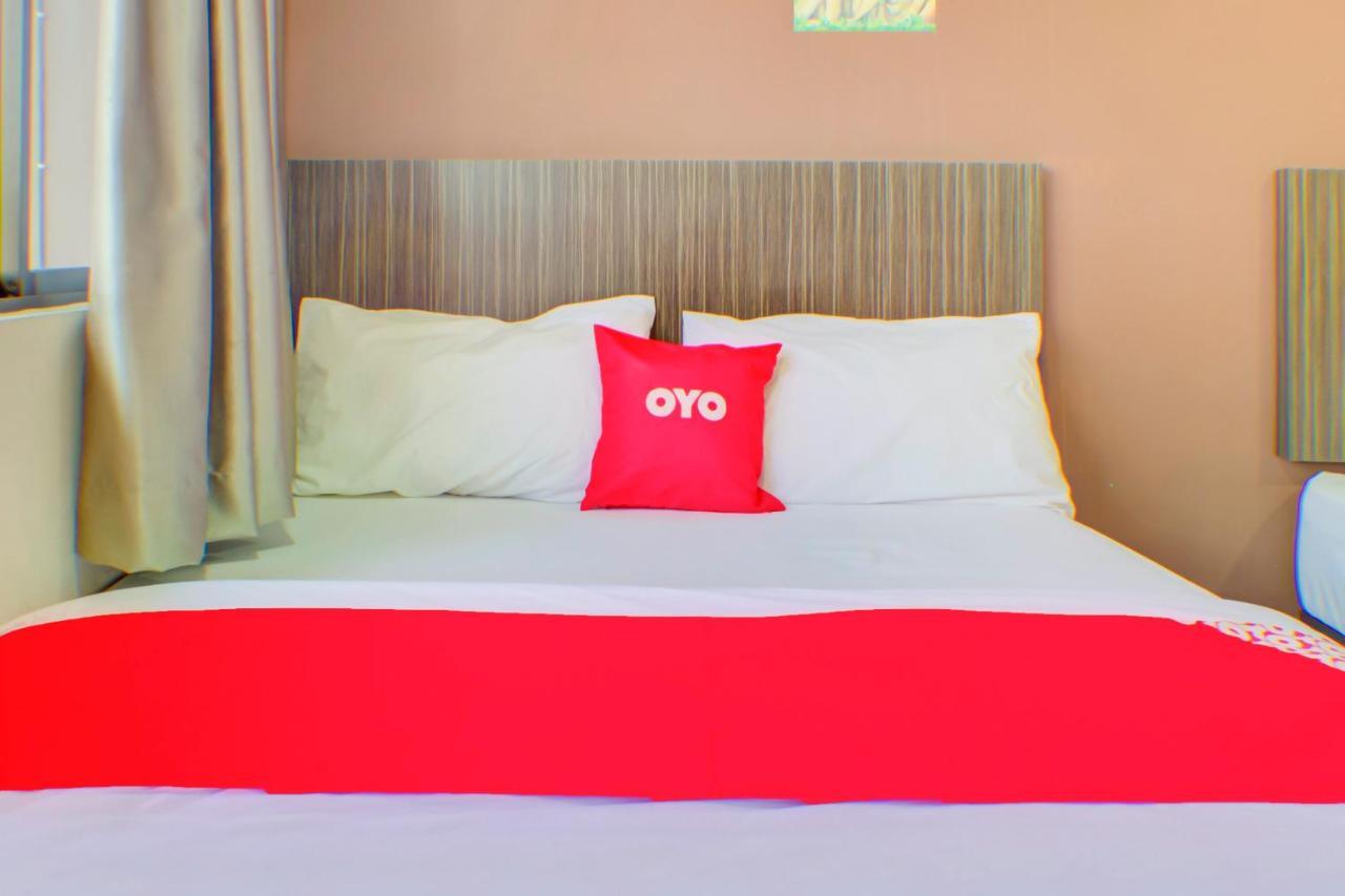 Oyo 89985 Js Hotel Johor Bahru Extérieur photo